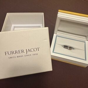 Men’s Carbon Center ring-never worn